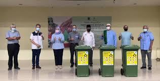 Kempen kitar semula pengenalan kepada kitar semulakitar semula ialah proses memproses semula bahan buangan untuk menghasilkan barangan yang baru. 863 Rumah Di Kampung Tunku Dan Kampung Malaysia Jaya Terima Tong Kitar Semula Ukas