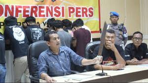 Dalam bahasa jawa, klitih adalah suatu aktivitas mencari . La Historia De Klitih Y La Razon Por La Que Muchos Adolescentes Cometen Violencia