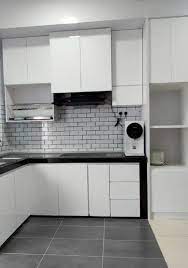 Ruang terbuka dan moden tetapi lantai menetapkan mood untuk ruang yang lebih mesra dan mesra untuk keluarga. Kabinet Dapur Terus Dari Kilang Kabinet Dapur 4d Moden