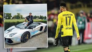 Arsenal football player aubameyang driving his £3 million laferrari in central london!!! Pierre Emerick Aubameyang Und Der Bvb Bekommt Sein Clan Hausverbot Sportbuzzer De