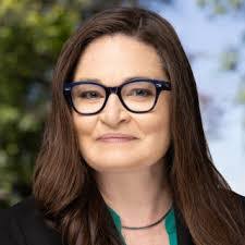 Lori Searcy's Instagram, Twitter & Facebook