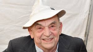 Národný umelec, nositeľ najvyšších umeleckých ocenení. Bodrogi Gyula Alig Varja Hogy A Karanten Utan Kezdodjon A Szinhazi Evad Blikk