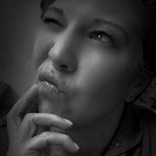 Eine hochschwangere Bernburgerin stirbt im Kreißsaal der Frauenklinik  Magdeburg. Ärzte können das Baby retten. Nun sammeln Arbeitskollegen aus  dem Serumwerk Geld für die Familie.