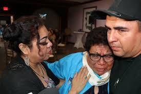 Abuelos de Morelos se reencuentran con sus hijos en Los Ángeles