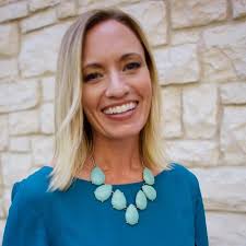 Lisa Cummings's Instagram, Twitter & Facebook