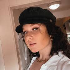 Cassie Buck's Instagram, Twitter & Facebook