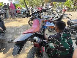 Pasca Banjir Aceh, TNI Gelar service Kendaraan Gratis Bagi Warga Lhokseumawe  Sebagai wujud nyata kepedulian dan komitmen dalam membantu percepatan  pemulihan pasca bencana, Satuan Peralatan Kodam Iskandar Muda (Paldam IM)  melalui jajarannya,