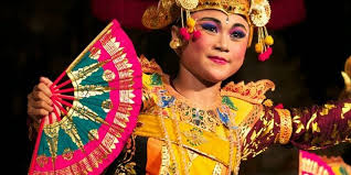 Di bawah ini merupakan contoh tari kontemporer dari nusantara yang berbeda dengan jenis tari tradisional. 10 Tari Tradisional Indonesia Yang Paling Populer Godaily