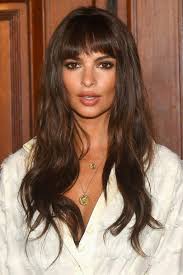 Emily ratajkowski on her monday morning routines. Emily Ratajkowski Has Teased A Fringe Before But It Turned Out To Be A Wig We Wonder If This One Is For Keeps Eithe Frisuren Mit Pony Haar Styling Frisuren