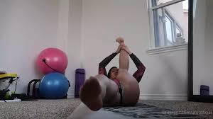 Atqofficial filtra video porno floral de cuerpo desnudo en clase de yoga -  Porno Rancho