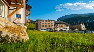 Es ist ruhig gelegen und dennoch ist alles fußläufig erreichbar. Almhotel Karnten Hermagor Pressegger See Holidaycheck Karnten Osterreich