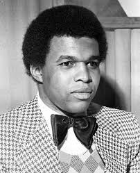 Gale Sayers, the Hall of Fame running back from Omaha, dies at 77