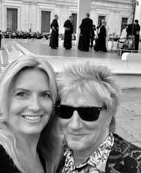 A Massive Happy 80th Birthday To This Legend Sir Rod Stewart. All The Best  🥂🥂🥂🥂🥂🥂