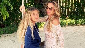 Jun 07, 2021 · capre e lettini — sulla sua vita con totti e i loro tre figli ilary racconta poco. Chanel Compie 13 Anni Continua A Sognare Dilei