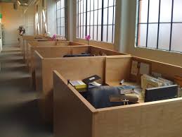 Cubicles Use Low Walls To Divide Spaces Into A Manageable Circulation Small Office Design Office Dividers Coworking Space Design