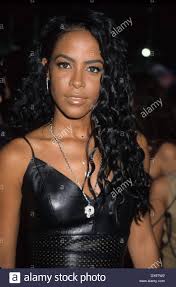 When r&b singer aaliyah perished in a 2001 bahamas plane crash at the age of 22, it was a tragedy: Aaliyah Bei Mtv 20 Live And Almost Legal Hammerstein Ballroom In New York 2001 Bild Henry Mcgee Mediapunch Stockfotografie Alamy