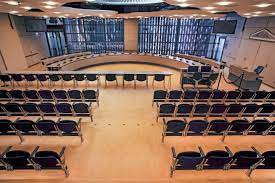 De tweede kamer is deel van de volksvertegenwoordiging. Commissievergaderzaal Tweede Kamer Der Staten Generaal