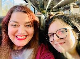 Jayne Saunders's Instagram, Twitter & Facebook