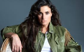 Menzel got candid about it all during her interview with. Idina Menzel Interview Frozen Made Me A Role Model For Young Girls But I M Not I M A Mess