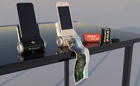 スマートフォンで撮影した写真をその場でプリントアウトできる 革命的ガジェットが誕生 そんな触れ込みで 現在海外のデザイン系サイトを賑わせているのがこちら printeroid プリンターロイド は アプリ連携型のタブレット用 プリンター iphon