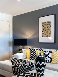 La Couleur Jaune Moutarde Nouvelle Tendance Dans L Interieur Maison Archzine Fr Decoration Jaune Et Gris Idee Deco Salon Deco Salon