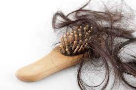 Masalah rambut gugur bukanlah asing pada wanita mahupun lelaki. Kenapa Kemoterapi Menyebabkan Rambut Rontok Alodokter