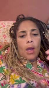 Amanda Seals Singing with Floetry