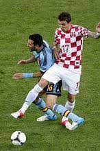 España quiere estar entre los ocho mejores y volver a alcanzar la que fue por momentos una 'barrera' histórica. Eurocopa 2012 Espana Pasa A Cuartos Caminando Sobre El Filo De La Cuchilla