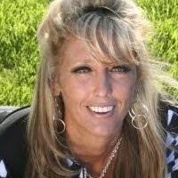 Lisa Shrout's Instagram, Twitter & Facebook