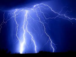What Makes Thunder If You Thought Lightning Then Hats Off To You But I Had A More Illuminating A Thunder And Lightning Beautiful Nature Earth Pictures