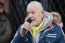 Klimademo in Gelnhausen: Bürgermeisterkandidaten am Obermarkt