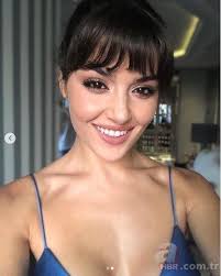 الممثلة وعارضة الأزياء التركية #هاندا_أرتشيل اتبعت نظام غذائي قاسي ، فخسرت  10 kg من وزنها .. فهل تجدونها أجمل الآن ، أم خسرت جمالها ؟