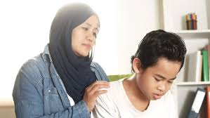 Aku seorang ibu yang sedang mengajarkan putrinya menjadi seorang eksibisonis! 7 Dampak Tumbuh Tanpa Sosok Ayah Pada Psikologis Anak