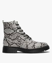 Ces magnifiques bottines en cuir serpent sont indémodables, vous apprécierez leurs. Boots Femme A Lacets Talon Plat Et Dessus Imitation Serpent Gemo
