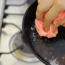 The Secret Of How To Clean Cast Iron In Four Easy Steps Cast Iron Cleaning Cleaning Cast Iron Pans Popular Kitchens