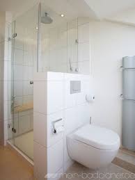 Toilet With Shower Separated Badezimmer Klein Badezimmer Badezimmer Dachgeschoss