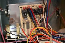 This control is the central wiring point for most of the electrical components in the furnace. Goodman Hvac Control Board 4 Blinks Error Main Aux Limit Switch Doityourself Com Community Forums