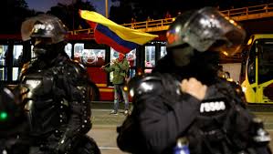 Duque lamentó la muerte del joven dilan cruz, quien fue impactado por un proyectil lanzado por el esmad en bogotá. Estado Colombiano Responsable De Las Agresiones Del Esmad Noticias Telesur