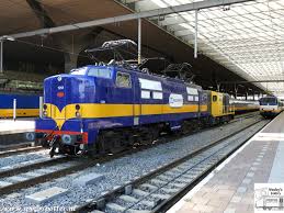 Op 22 September 2019 Gingen De 1251 En De 2454 Roestrijden Op De Hsl Aansluitingen Tussen Rotterdam En Breda Hier Zien We Beide L Oude Treinen Trein Nederland