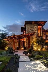 De estética convencional y cubiertas a dos aguas con acabados en teja cerámica. Casas Rusticas 60 Fachadas Inspiracoes E Fotos Lindas