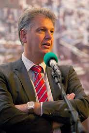 Hero brinkman (almelo, 29 december 1964) is een nederlands politieman en politicus. Hero Brinkman Wikipedia