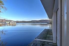 Prix et récompenses de paradise pet resort & spa. Paradise Cove Cabin With Boathouse And Dock Guntersville Updated 2021 Prices