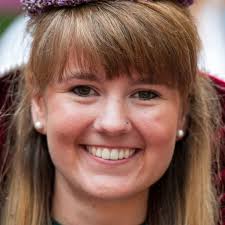 Die Gemeinschaft lockt: Heidekönigin Victoria Glaser