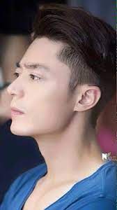 Gaya rambut man bun pasti tak asing lagi untukmu. Gaya Rambut Lelaki Model Rambut