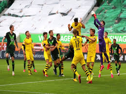 Currently, vfl wolfsburg rank 3rd, while borussia dortmund hold 5th position. Bundesliga Borussia Dortmund Defeat Wolfsburg By 2 0