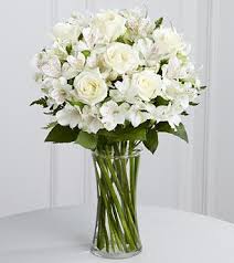 Sympathy flowers are a sweet and tasteful way of showing compassion and support for someone who has lost a loved one.even if you're far away from those who are grieving, sending a sympathy bouquet to the bereaved lets them know that you're thinking of them—even if you can't visit them or attend the funeral.our local florists craft heartfelt bereavement flowers. Ftd Floral Funeral Flower Arrangements Funeral Flowers Flower Arrangements