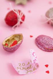 Diy Knallbonbons Basteln 3 Silvesterparty Diy Ideen Mit Glitzer Von Siliglit Knallbonbon Basteln Silvester Party Diy Geschenke Selber Machen