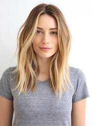 Tra i tagli capelli del 2022, non può mancare il lob, ovvero il long bob, il taglio di capelli delle celebrities di tendenza per la . Il Long Bob Si Riconferma Il Taglio Piu Trendy Dell Autunno Inverno 2018 19 Memento Hair Milano