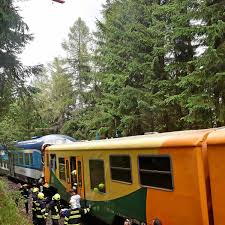 In tschechien sind zwei personenzüge frontal ineinander gefahren. Zugungluck In Tschechien Deutscher Stirbt Lokfuhrer Festgenommen Berliner Morgenpost
