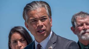 Agentes de ICE detienen a hombre tras audiencia en SLO CA